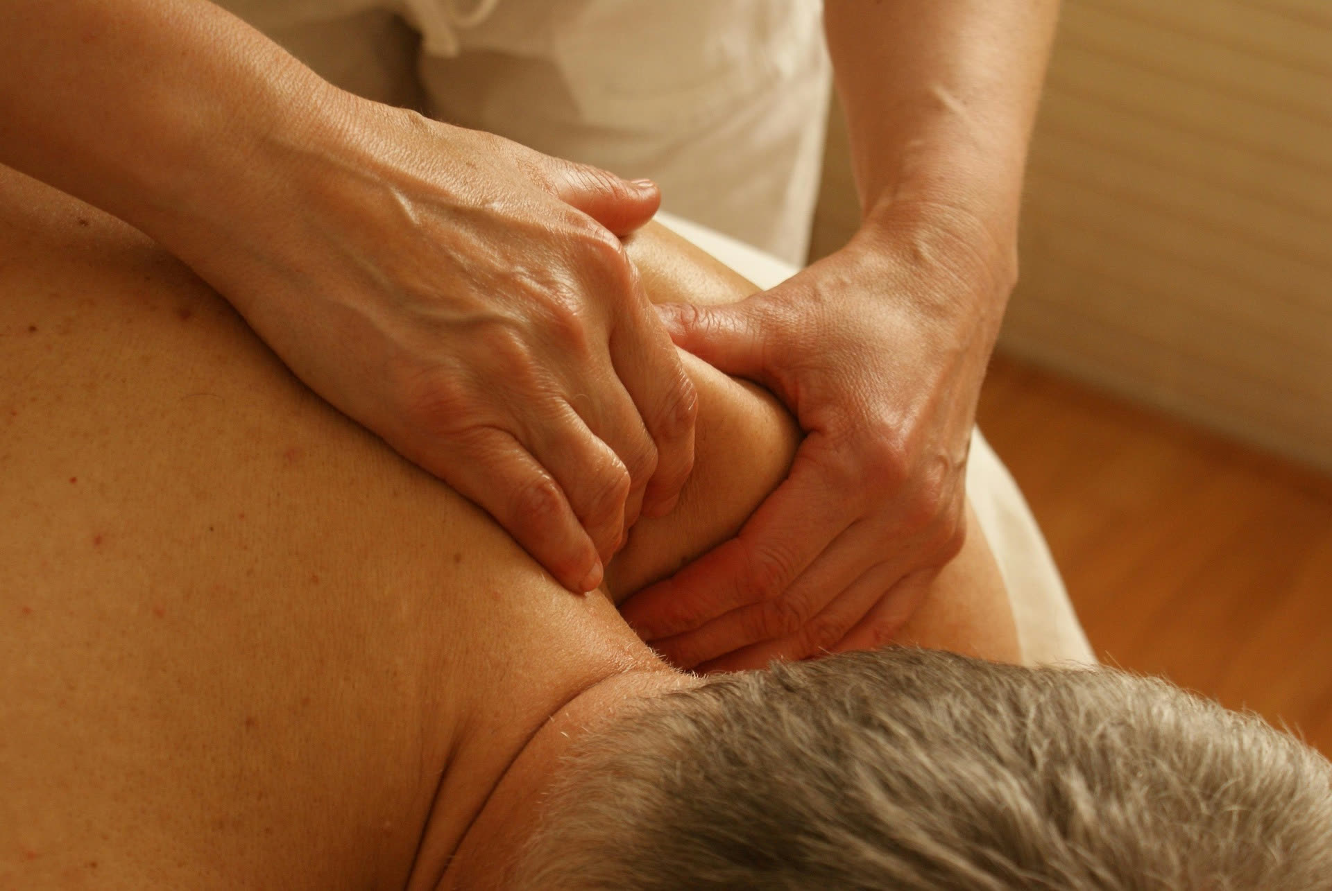 Kinetoterapie și recuperare post-traumatică​ — kinetoterapie la domiciliu în Constanța